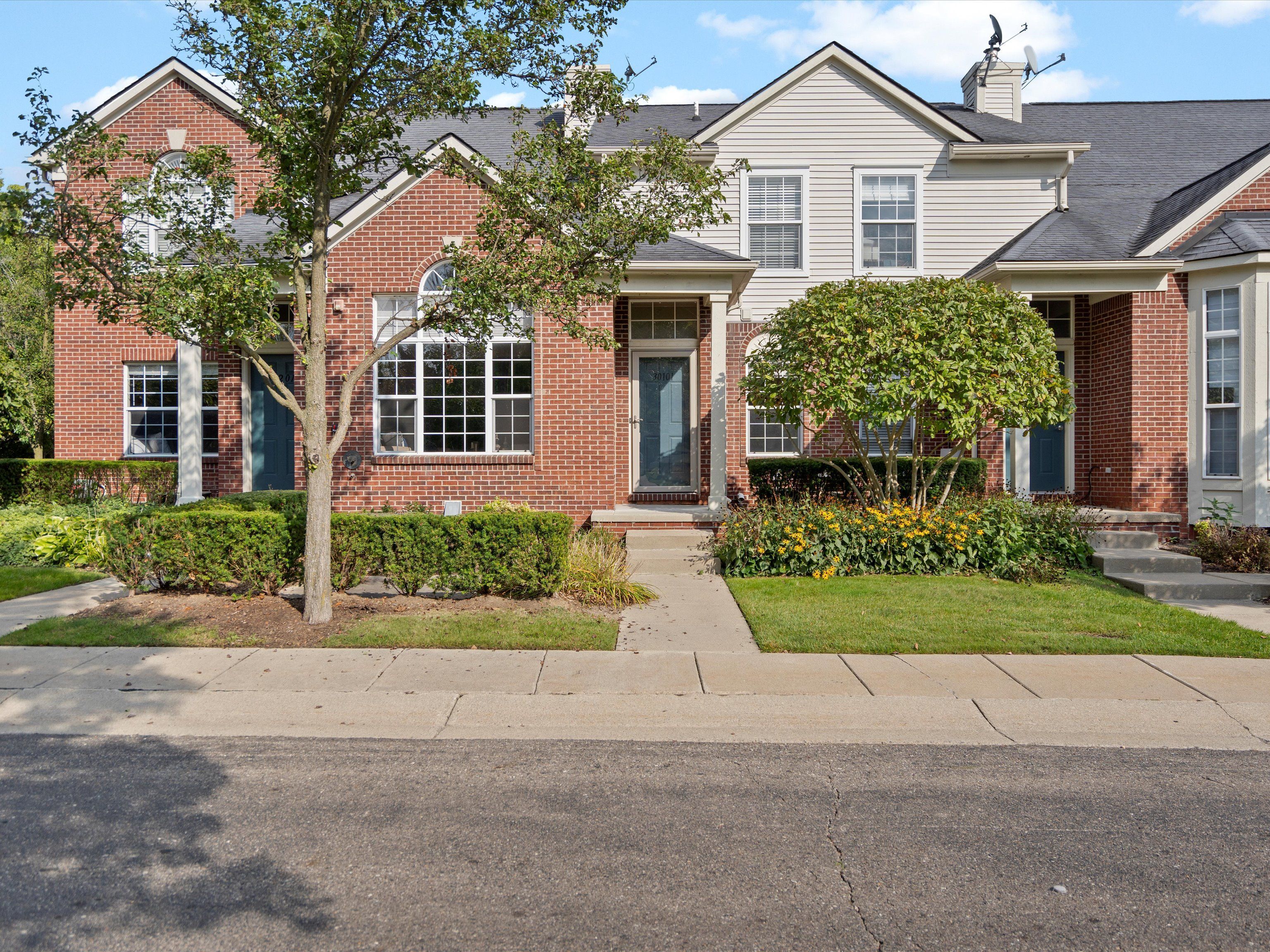 Chantel Dr, Walled Lake, MI 48390