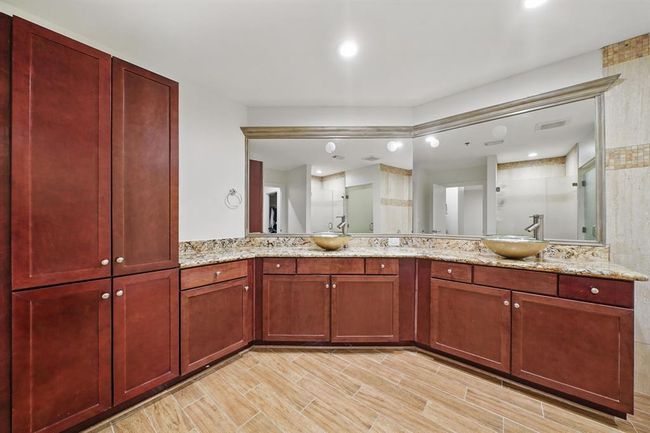 APT-1005 - 917 Main St, Condo with 2 bedrooms, 2 bathrooms and 1 parking in Houston TX | Image 11