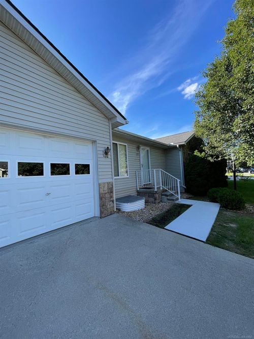 251 Ontario Ln, Marine City, MI, 48039-1438 | Card Image