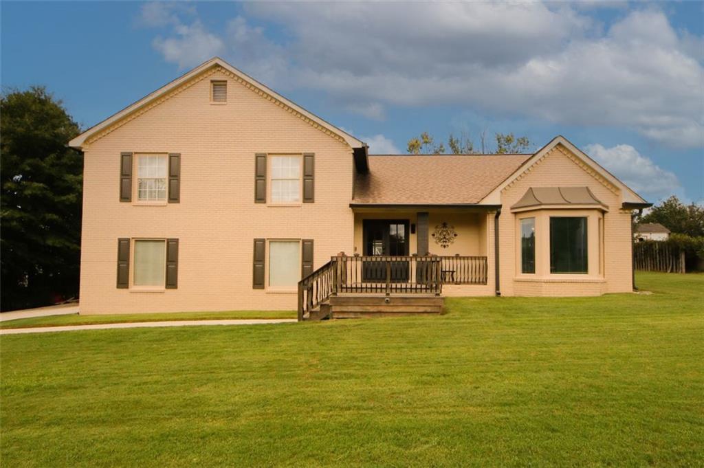 Summit Edge Cir, Loganville, GA 30052