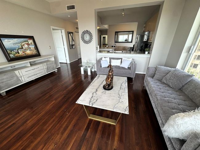 Living Area | Image 16