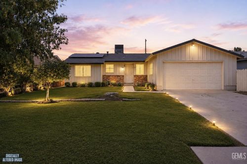 2804 Pomona St, Bakersfield, CA, 93305-2141 | Card Image