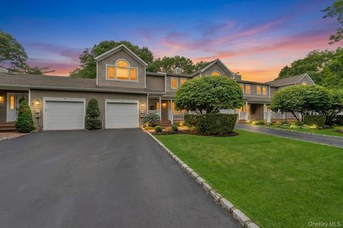 22 Kettle Hole Rd, Manorville, NY, 11949-2857 | Card Image