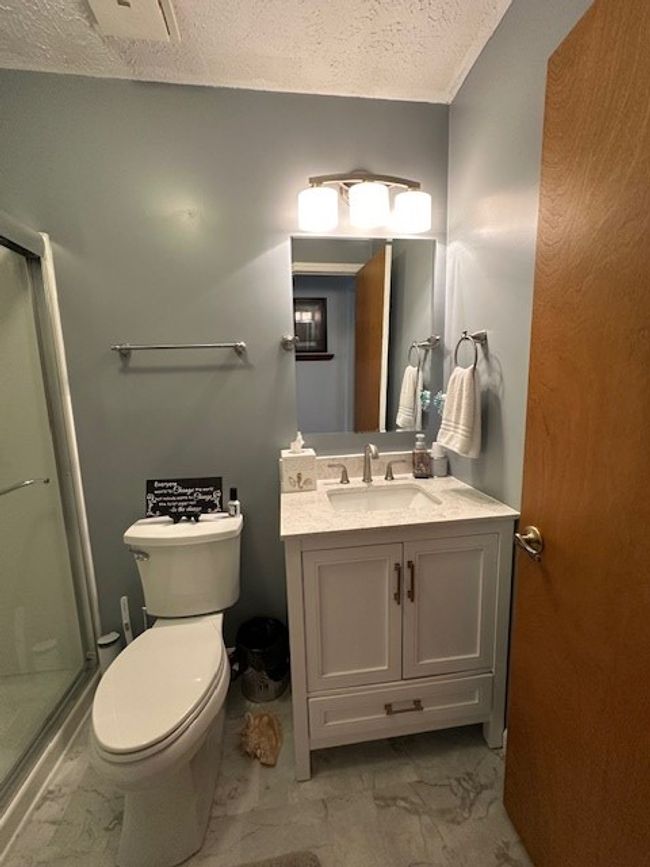 625 Robin St, House other with 3 bedrooms, 3 bathrooms and 2 parking in Bluefield VA | Image 17