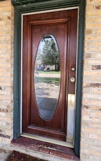 Look at this beautiful wood glass door that greets you as you walk in. | Image 3