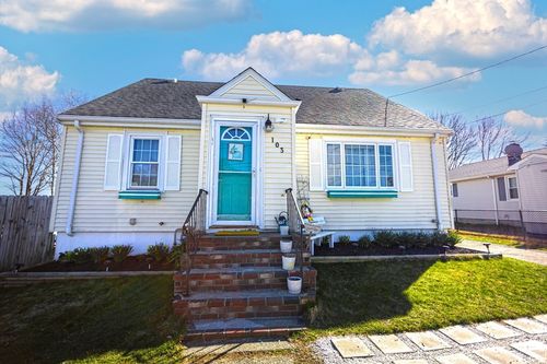 103 Chicago St, Fall River, MA, 02721-3515 | Card Image