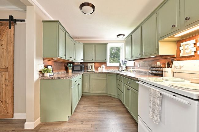 KITCHEN | Image 10
