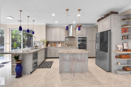 523 Stonemont Dr, Weston, FL, 33326-3550 | Card Image