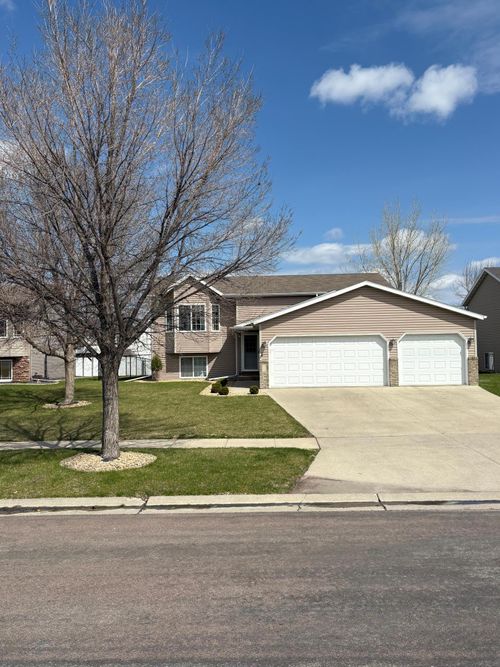 4357 46th Ave S, Fargo, ND, 58104-3925 | Card Image