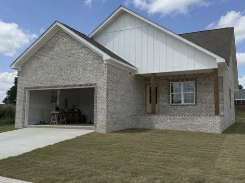 801 Michigan Ave, Muscle Shoals, AL, 35661-2218 | Card Image