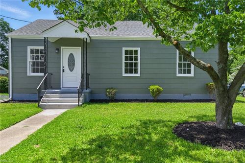 6 Bradley Ave, Portsmouth, VA, 23701-2046 | Card Image
