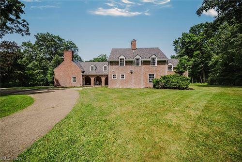 1322 Springhill Ln Ne, Massillon, OH, 44646 | Card Image