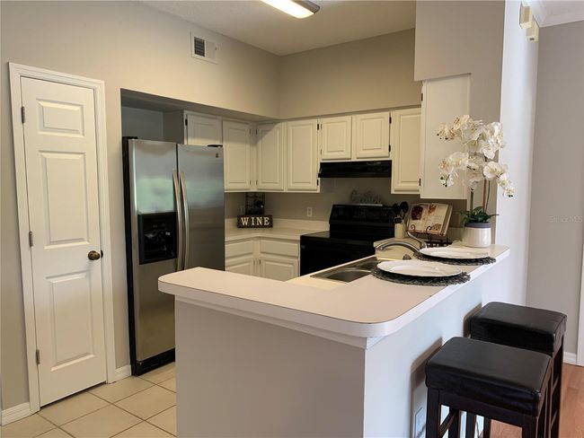 Kitchen with breakfast bar | Image 8