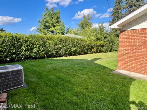 26652 Hill Ave, Warren, MI, 48091-1235 | Card Image