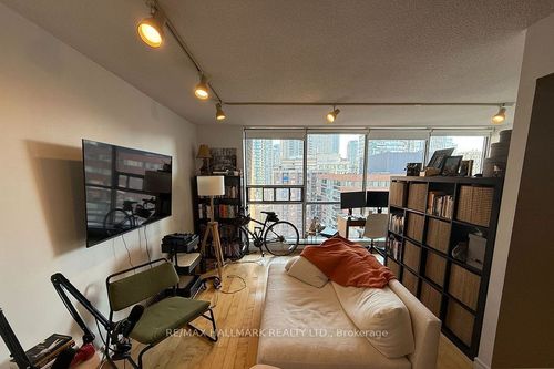 1208-914 Yonge St, Toronto, ON, M4W3C8 | Card Image