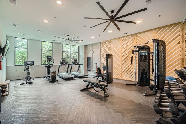 Exercise room with ceiling fan and recessed lighting | Image 23