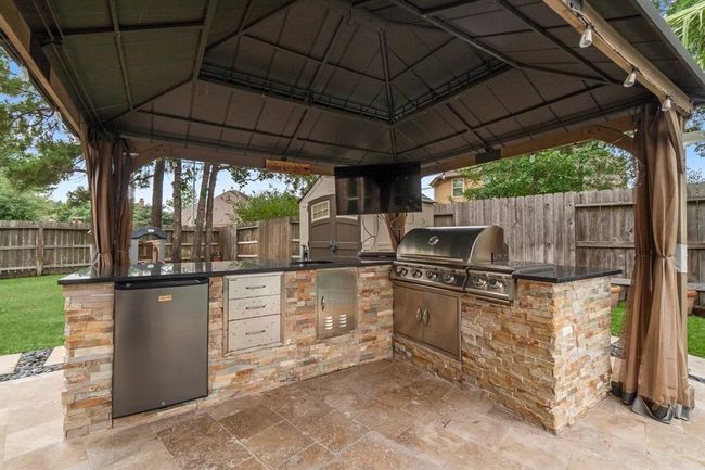 Outdoor kitchen fully equipped | Image 35