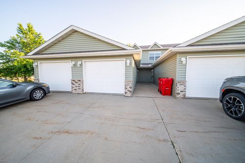 1803 Daniel Ln Ne, Stewartville, MN, 55976-1685 | Card Image