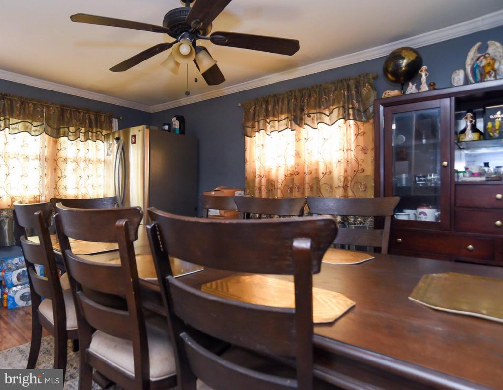 Residential in LEVITTOWN 5