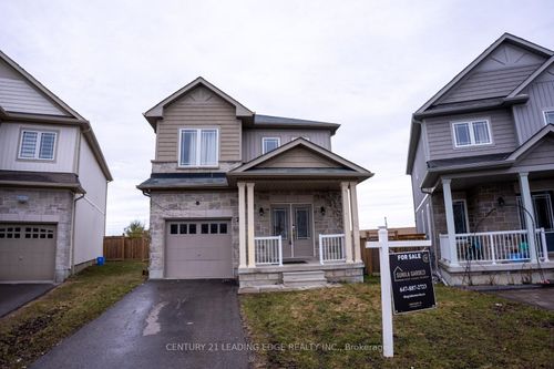 27 Mantz Cres, Whitby, ON, L1R0L3 | Card Image