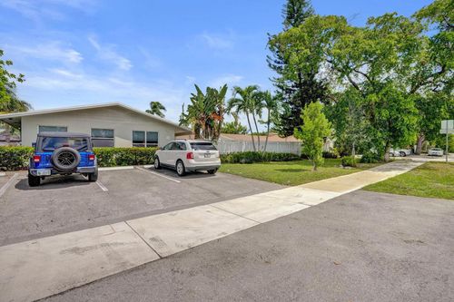 2011 Ne 56th St, Fort Lauderdale, FL, 33308-2747 | Card Image