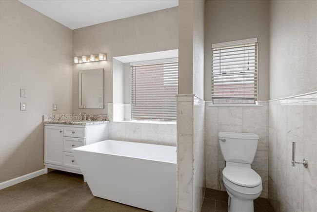 Plenty of time today; enjoy a long soak in this oversized bathtub! | Image 17