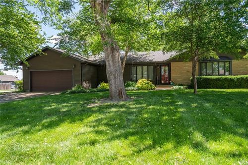 506 N Pine St, Garnett, KS, 66032-1142 | Card Image