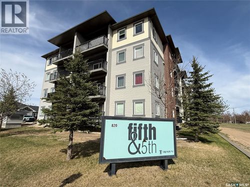 820 5th St Ne, Weyburn, SK, S4H2V2 | Card Image