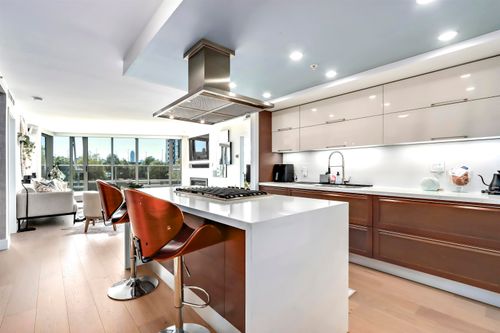 303-8 Smithe Mews, Vancouver, BC, V6B0A5 | Card Image