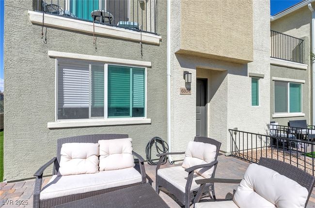 6804 Surf Green Ct, Townhouse with 3 bedrooms, 3 bathrooms and null parking in North Las Vegas NV | Image 7