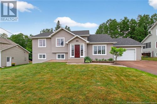 108 Meunier St, Dieppe, NB, E1A7W9 | Card Image