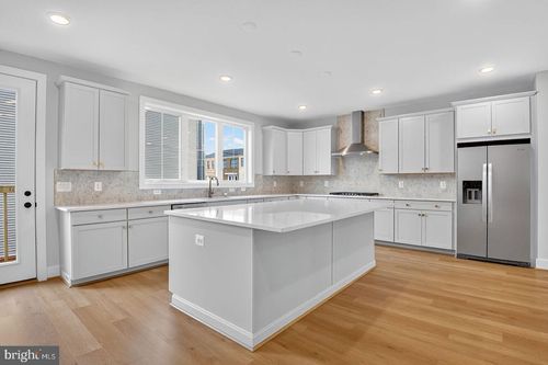 42241 Shining Star Sq, BRAMBLETON, VA, 20148-6524 | Card Image