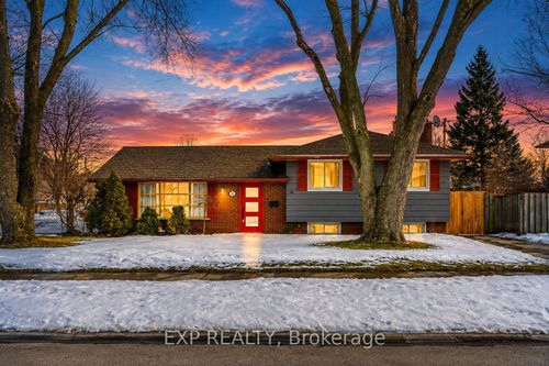 33 Fairlawn Rd, Kitchener, ON, N2C1X8 | Card Image