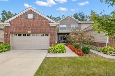 2991 Brentwood Road, Condo with 2 bedrooms, 2 bathrooms and null parking in Auburn Hills MI | Image 1