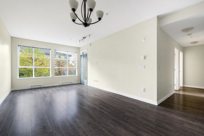 214 - 1152 Windsor Mews, Condo with 2 bedrooms, 2 bathrooms and 1 parking in Coquitlam BC | Image 2