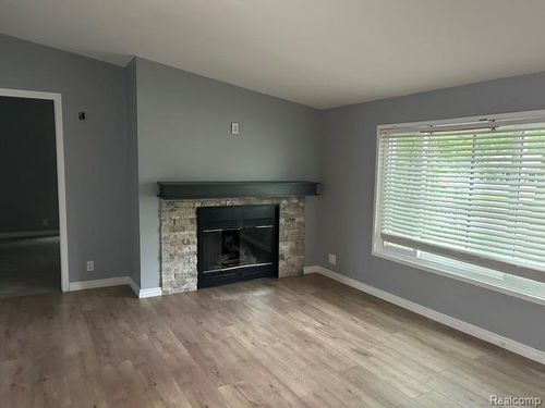 27665 Hiller St, Harrison Township, MI, 48045-2695 | Card Image