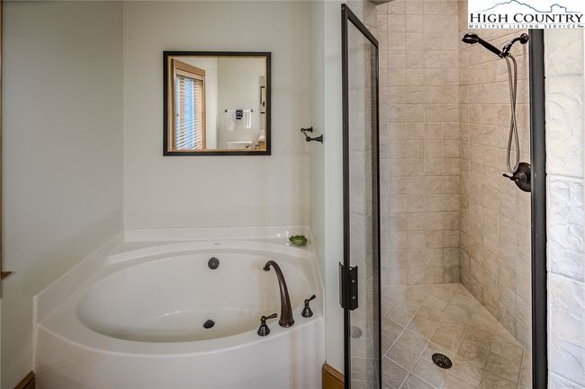 Tub & Shower | Image 17