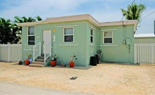30 Orange Dr, Key Largo, FL, 33037-2558 | Card Image