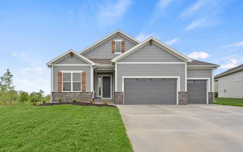 4504 Sw Berkshire Drive, Lee's Summit, MO, 64083 | Card Image