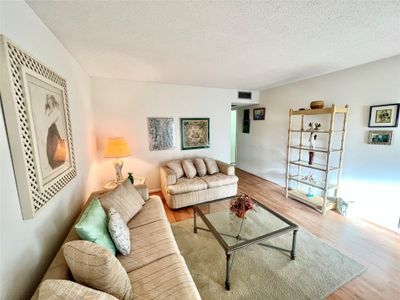 194 - 194 Grantham F, Condo with 2 bedrooms, 1 bathrooms and null parking in Deerfield Beach FL | Image 1