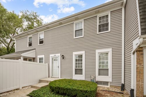 1392 Carriage Way, Roselle, IL, 60172-2603 | Card Image