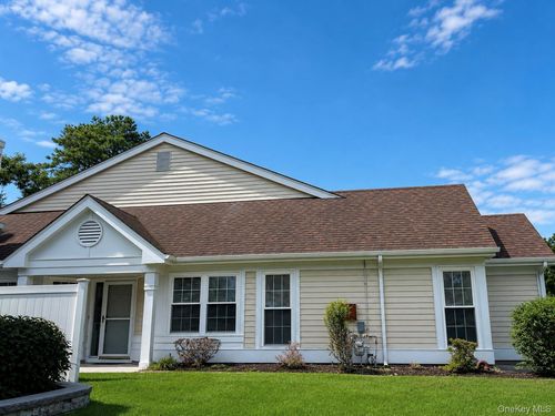 6 Oakdale Court, Brookhaven, NY, 11961 | Card Image