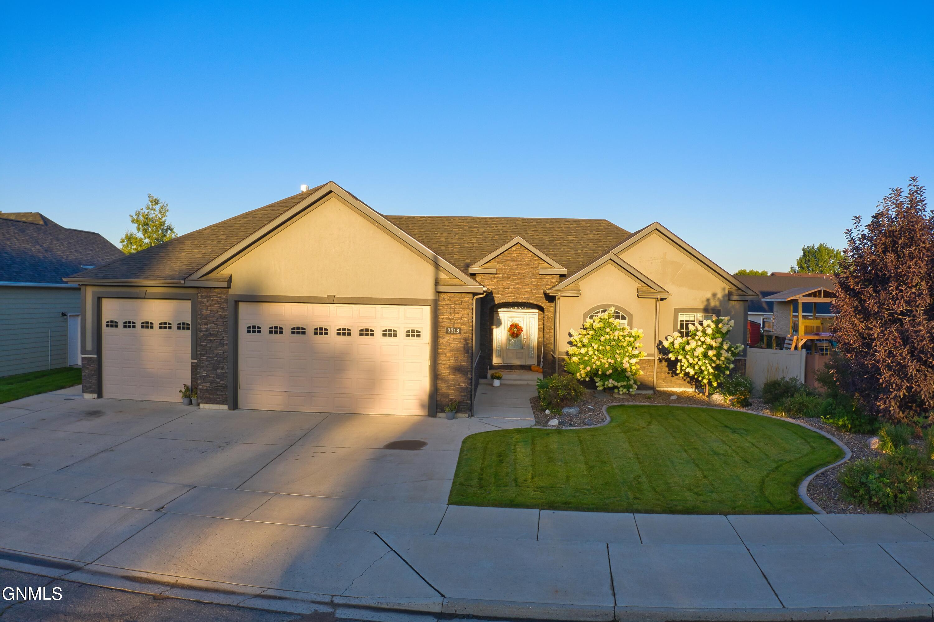 15th Ave, Williston, ND 58801