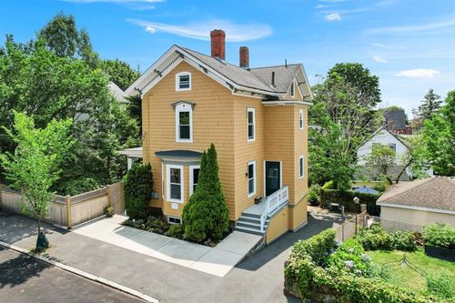 7 Rockland St, Swampscott, MA, 01907-2536 | Card Image