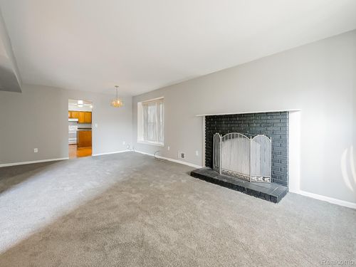 19500 W 11 Mile Rd, Lathrup Village, MI, 48076-3234 | Card Image