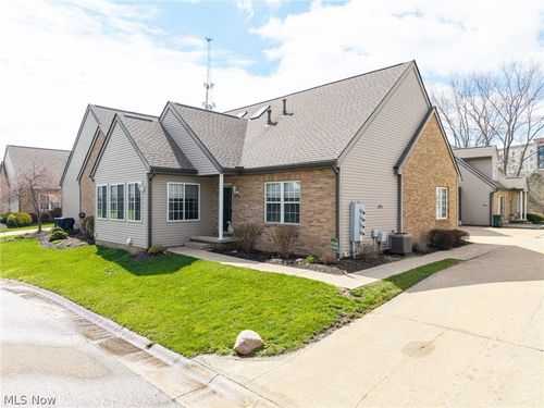 1551 Cambridge Ave Sw, North Canton, OH, 44709-4031 | Card Image