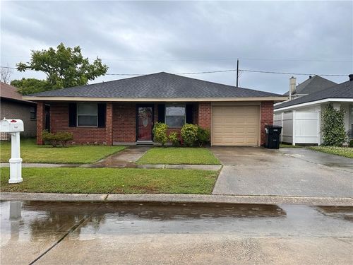 3629 Charles Dr, Chalmette, LA, 70043-1517 | Card Image