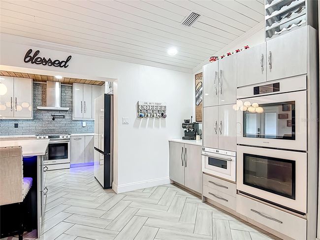 16021 Scaup Duck Ave, House other with 3 bedrooms, 2 bathrooms and null parking in Weeki Wachee FL | Image 11