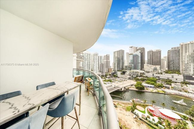 APT-2314 - 350 S Miami Ave, Condo with 2 bedrooms, 2 bathrooms and null parking in Miami FL | Image 20