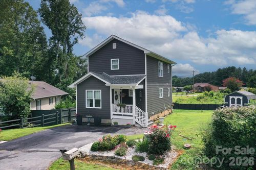 100 Victoria Springs Dr, Flat Rock, NC, 28731-5511 | Card Image